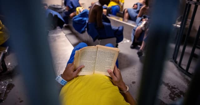 Overdoses in L.A. jails fueled by long waits for drug addiction treatment, staffers say