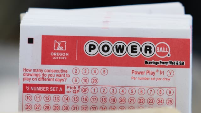 Powerball jackpot rises to $1B after Monday night's drawing ends without a big winner