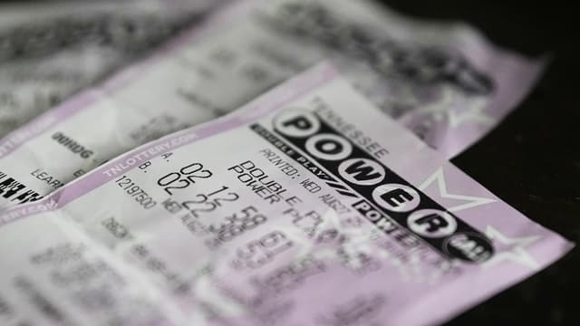 Powerball jackpot rises to $975M after Monday night's drawing ends without a big winner