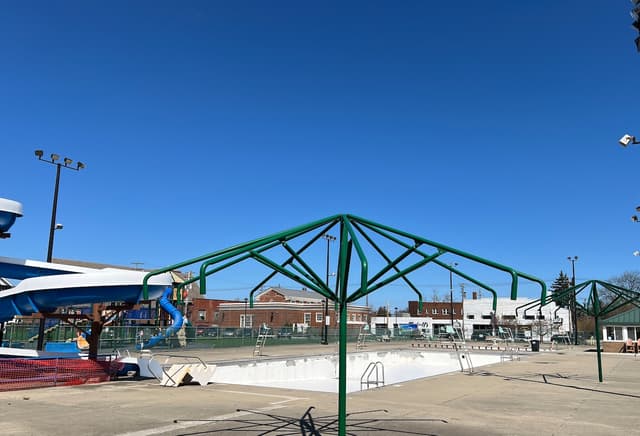Lakewood residents thinking lazy river for Becks Pool renovation at Madison Park