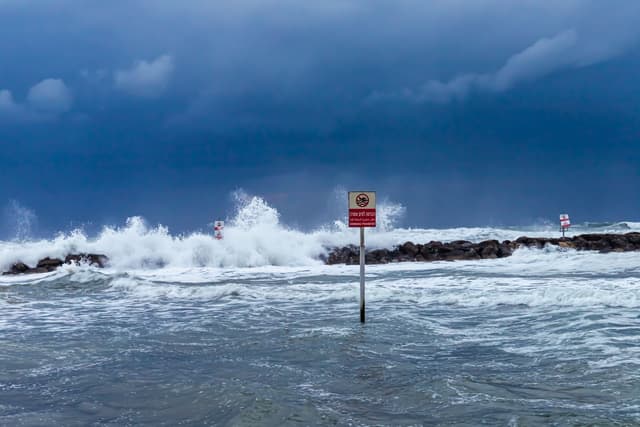 Rip tides, big waves forecast for Malibu, Los Angeles beaches