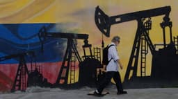 The U.S. Venezuela oil deal won't lower your gas prices. Here's what you need to know