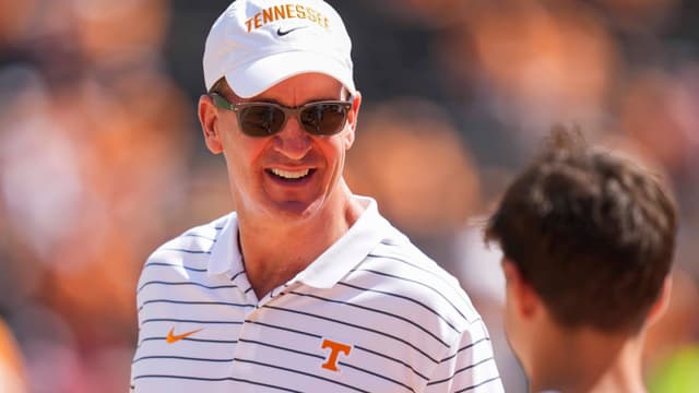 Peyton Manning faces impossible choice when Arch comes to Tennessee