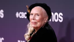 Legendary singer-songwriter Joni Mitchell becomes US citizen