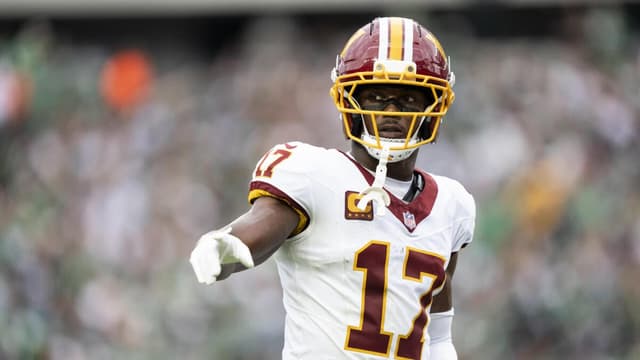 Commanders' Terry McLaurin carted off after knee injury vs. 49ers, ruled out