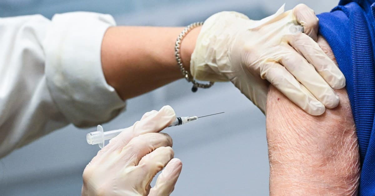 FDA approves 1st mRNA flu shot, from Moderna