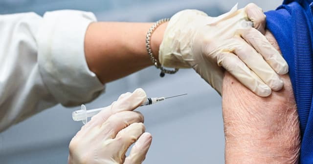 FDA approves 1st mRNA flu shot, from Moderna