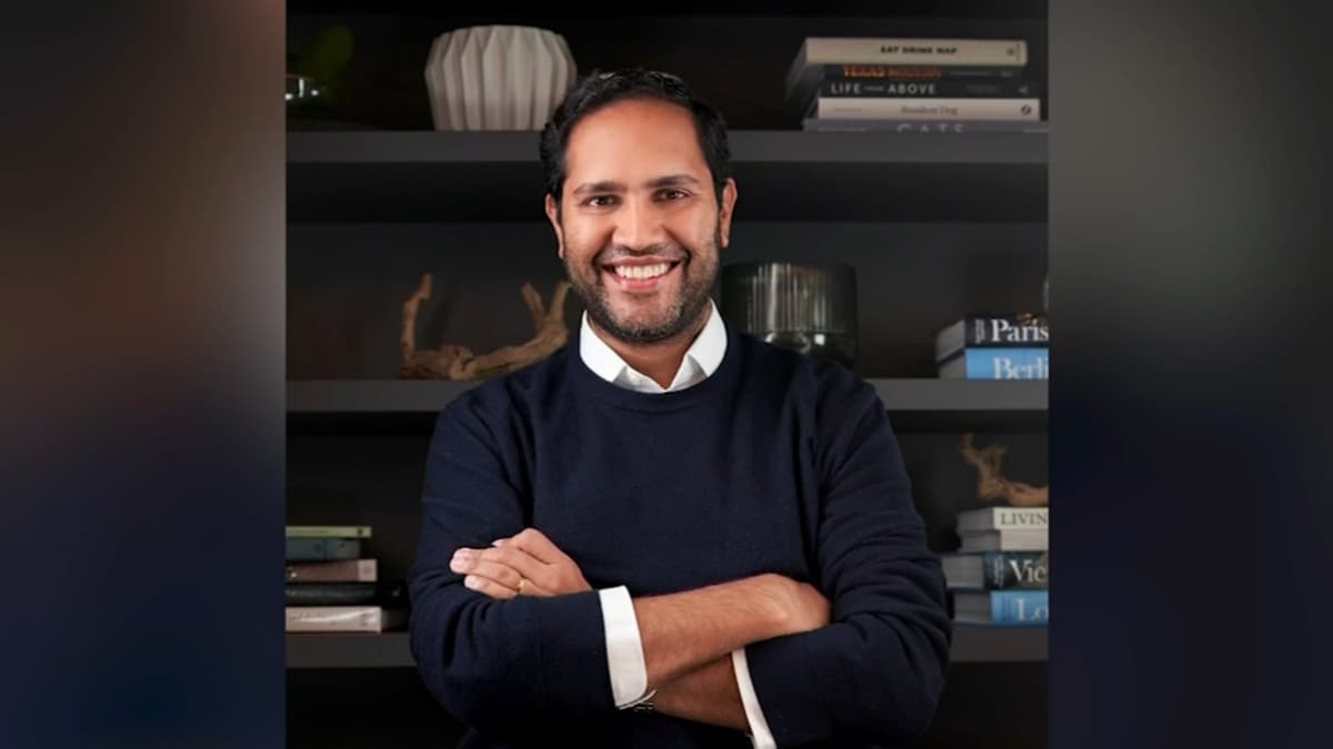 The CEO who fired 900 people on Zoom just before Christmas wants his job back