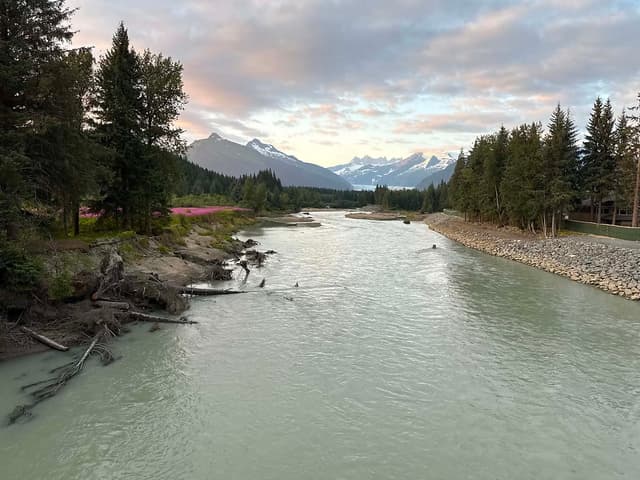 Flood updates Wednesday: Peak of 16.1-16.6 feet Thursday morning still forecast, evacuation advised by 3 p.m.