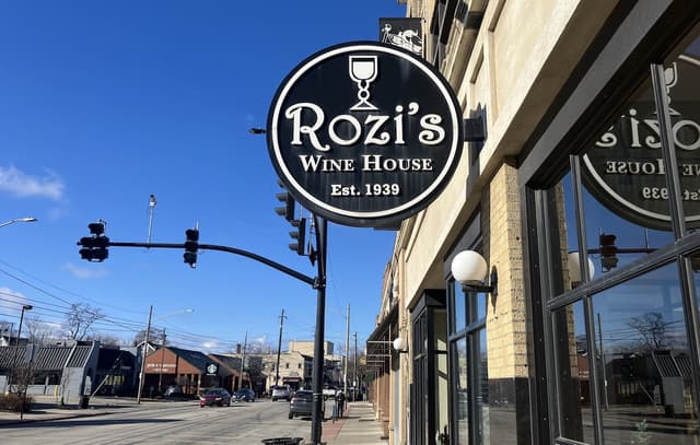 Rozi's Wine House Lakewood: Free wine tasting and beer event