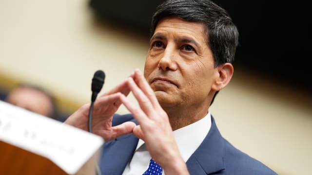 Fed faces critical decision on interest rates : NPR