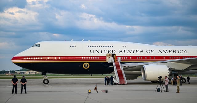 Boeing Reports Loss on $280 Million Hit to Troubled Air Force One Program
