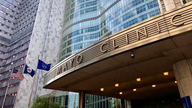 One of the world’s most prominent hospitals is testing how AI can revolutionize health care