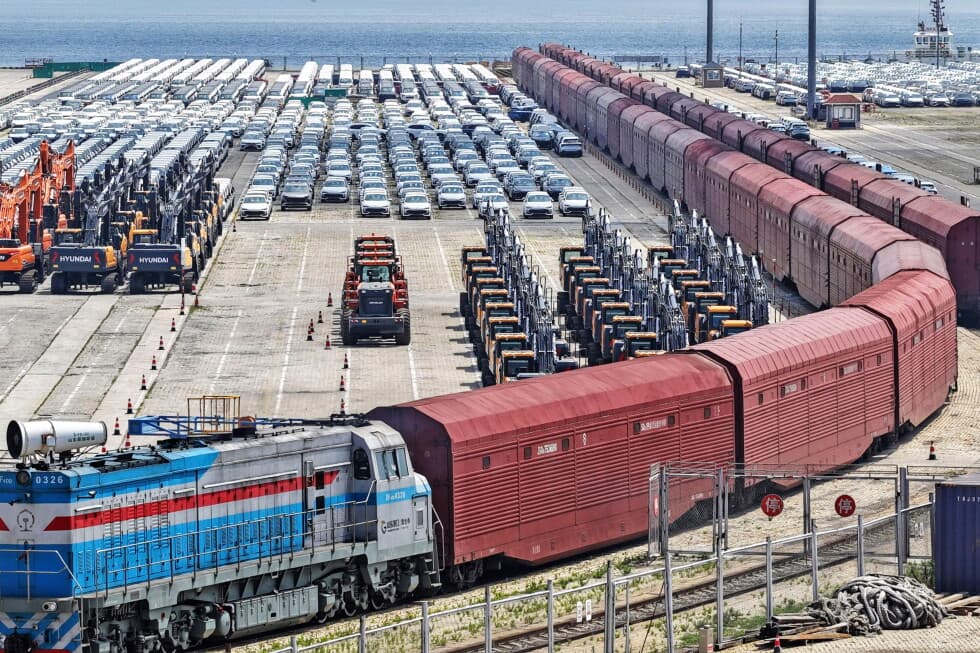 China's economy slows to 4.3% annual growth in April-June
