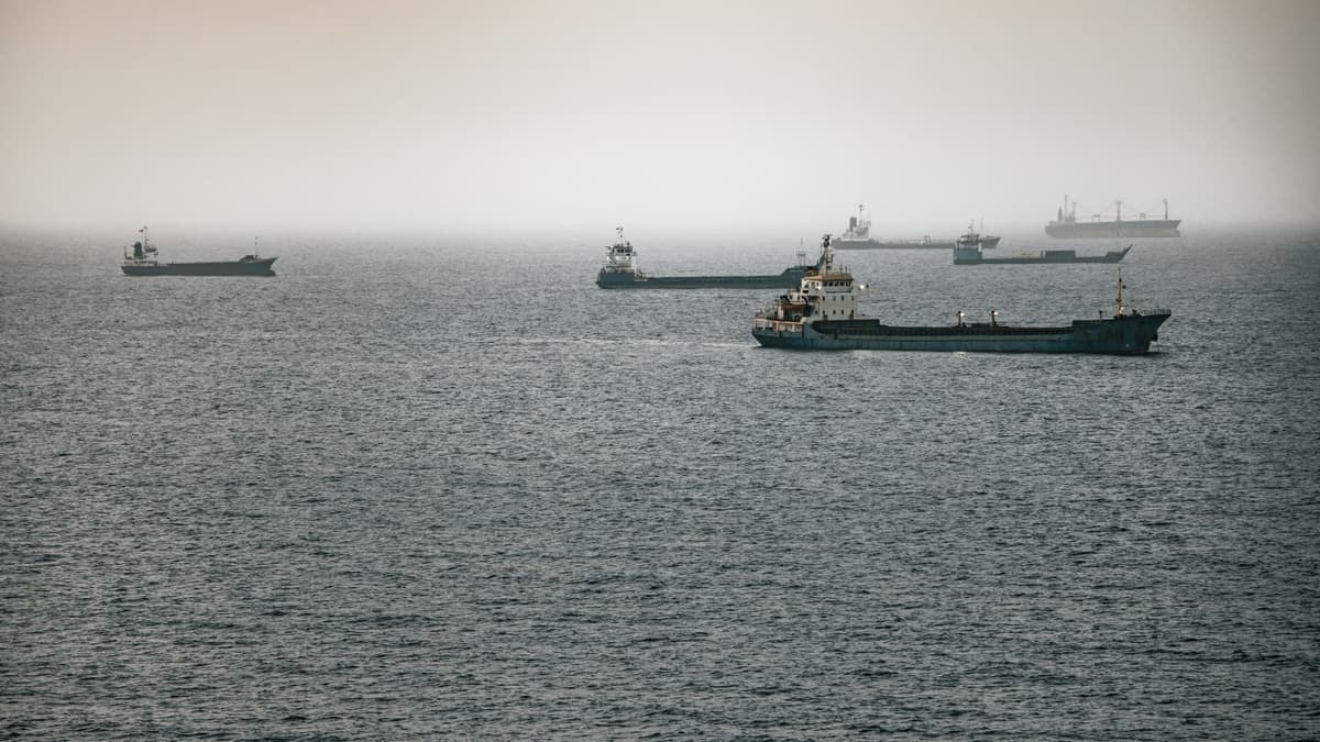 Oil prices rise as U.S. and Iran fight for control of Strait of Hormuz