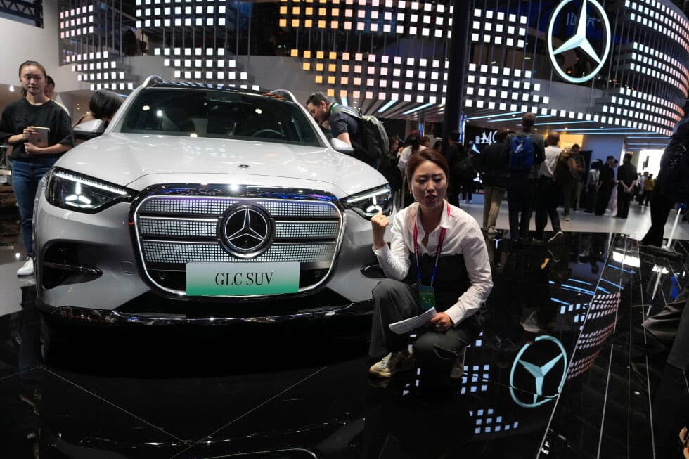 Major German carmakers hit by steep China sales plunge as competition heats up