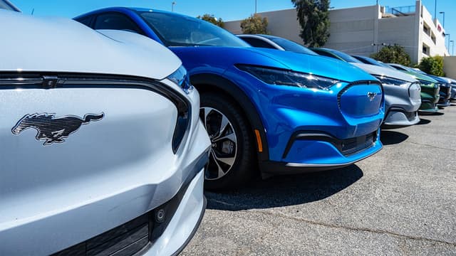 Ford recalls Mustang vehicles over windshield wiper, drivetrain defects