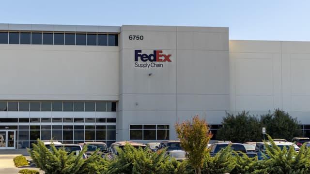 FedEx sells supply chain unit to CMA CGM for $1.4B