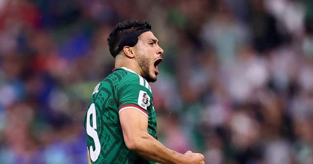 Mexico beat Ecuador to reach World Cup Round of 16 and break 40-year curse