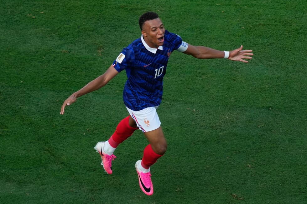 Mbappé scores twice to tie Messi for World Cup lead with 6 goals
