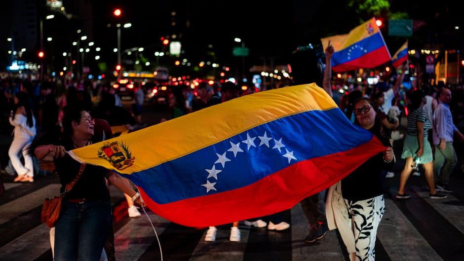 Scenes from Venezuela and SoCal: Hope battles with despair after massive quakes