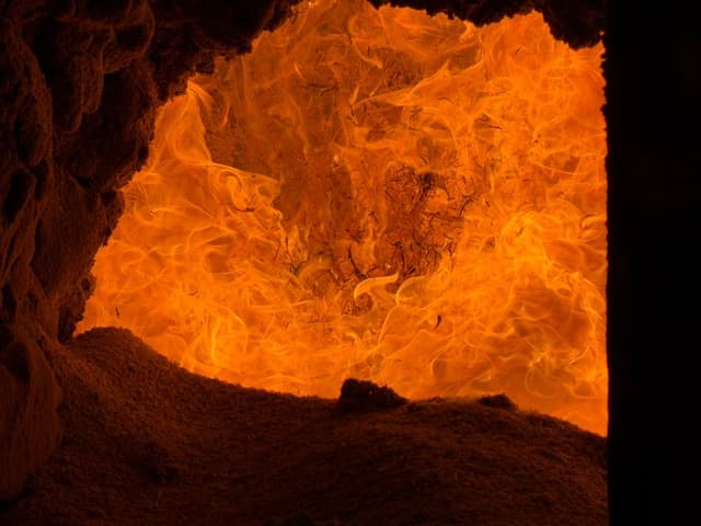 Lemon Fire burning near Palmdale forces evacuation orders, LA County firefighters say