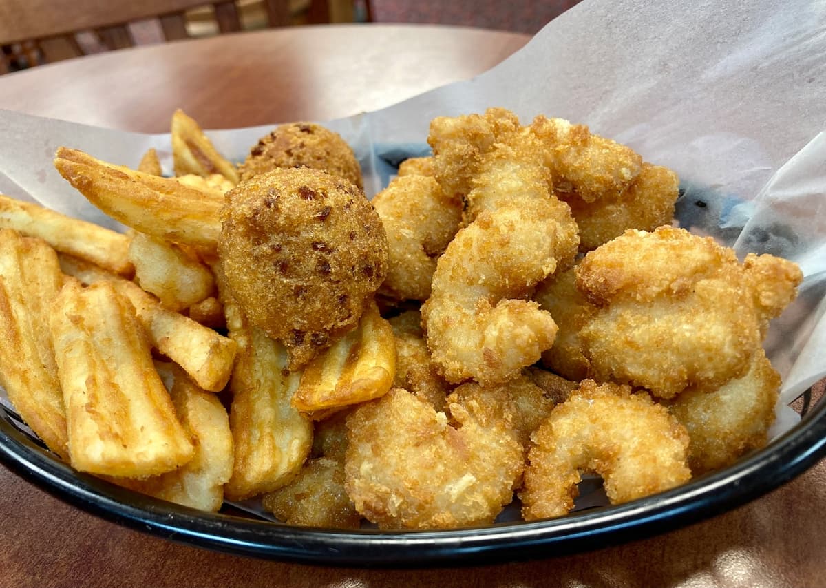 Arthur Treacher's opens in Lakewood