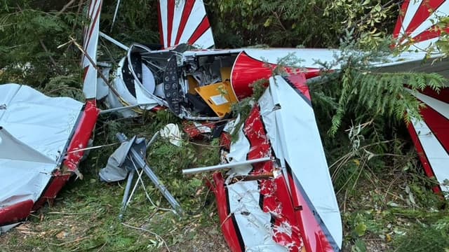 Small plane crashes in residential neighborhood in Lake Stevens, emergency crews on scene