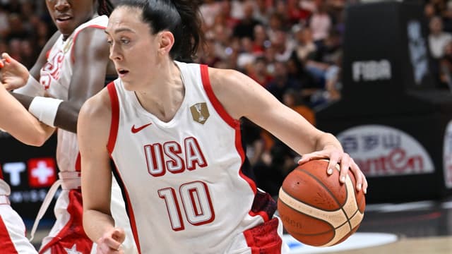 U.S. women's basketball team rolls into FIBA World Cup quarterfinals