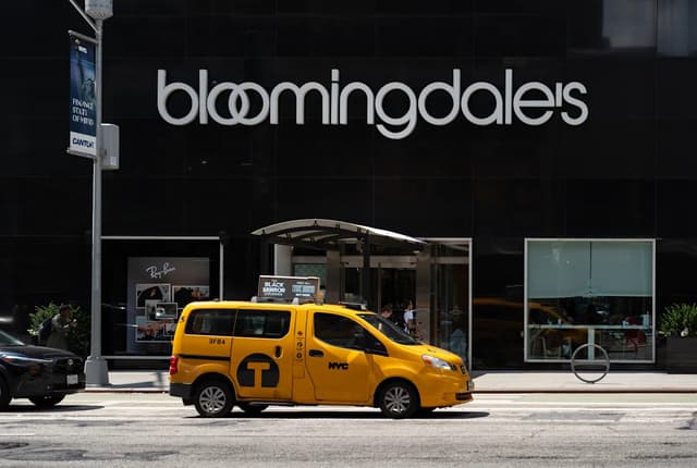 Macy's turnaround shows promise as earnings beat estimates, outlook improves