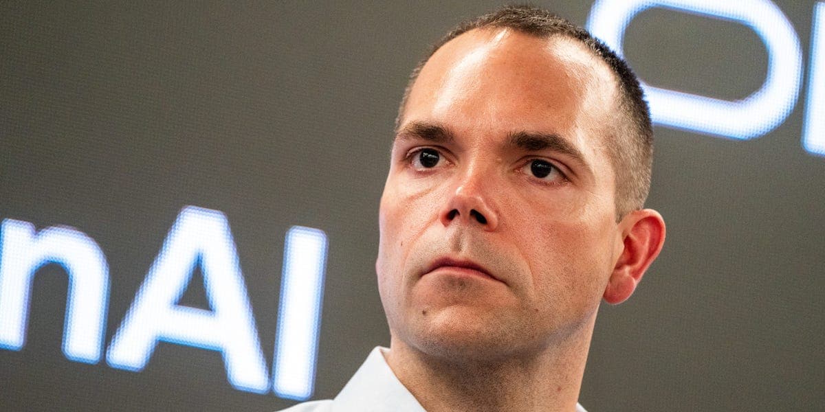 Oracle Exec Tells Workers That Its Own AI Rollout Didn't Go so Smoothly