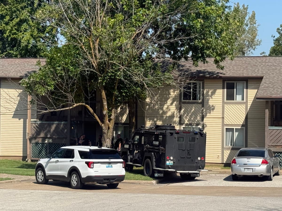 Police: 2 arrested during search warrant in east Columbia