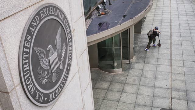 U.S. regulators rush to write crypto rules after Clarity Act stalls
