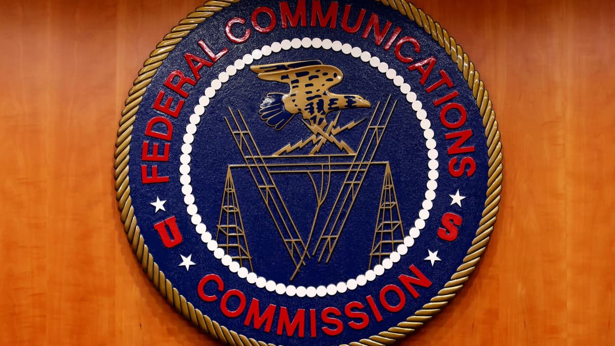 FCC to vote on auctioning spectrum, move could benefit Amazon, SpaceX