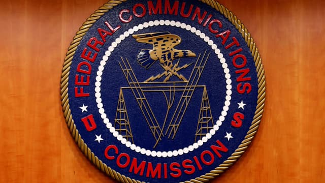 FCC to vote on auctioning spectrum, move could benefit Amazon, SpaceX