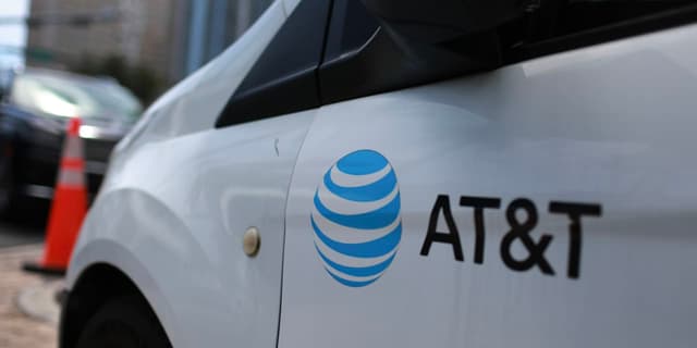 AT&T, Verizon, and T-Mobile Are Dropping on Starlink Fears. Analysts Say Buy.