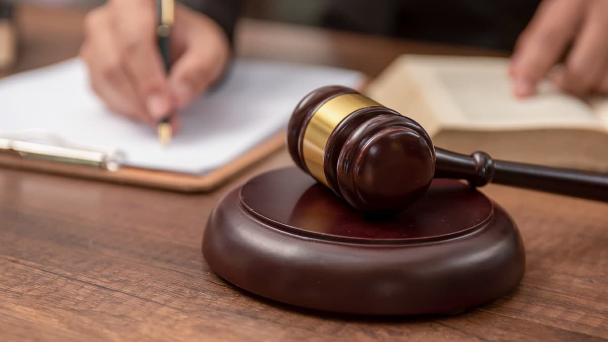 How AI is changing lawyers, billable hours and legal careers
