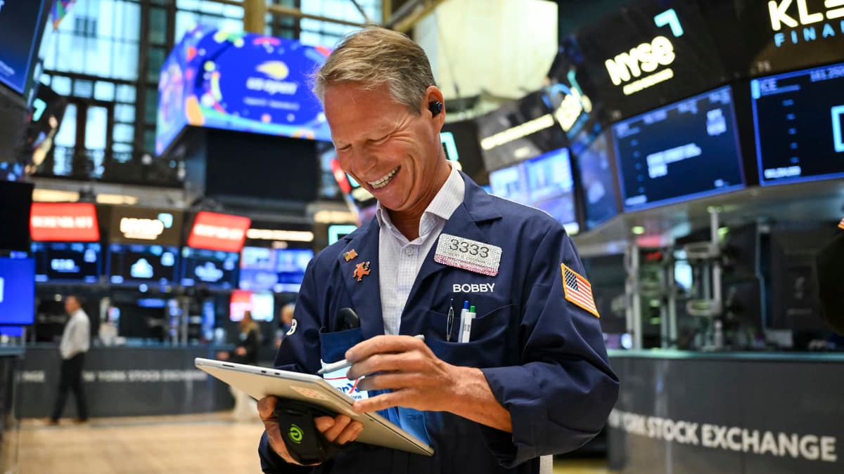 Advisors to the ultra-wealthy steer clients back to bonds