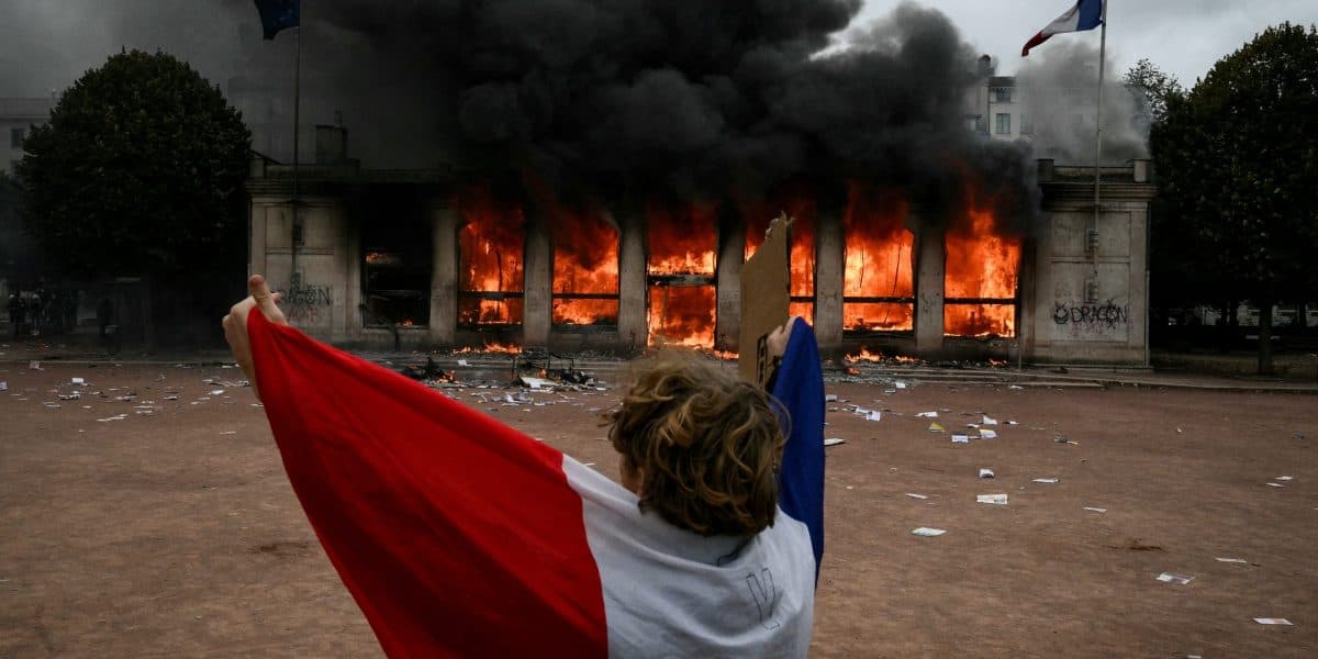 'France, truly, is on the brink' and days away from a make-or-break moment in its debt crisis