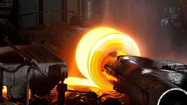 CLF Stock Flashes Buy Signal On Steelmaker's Massive $4 Bil Outlook