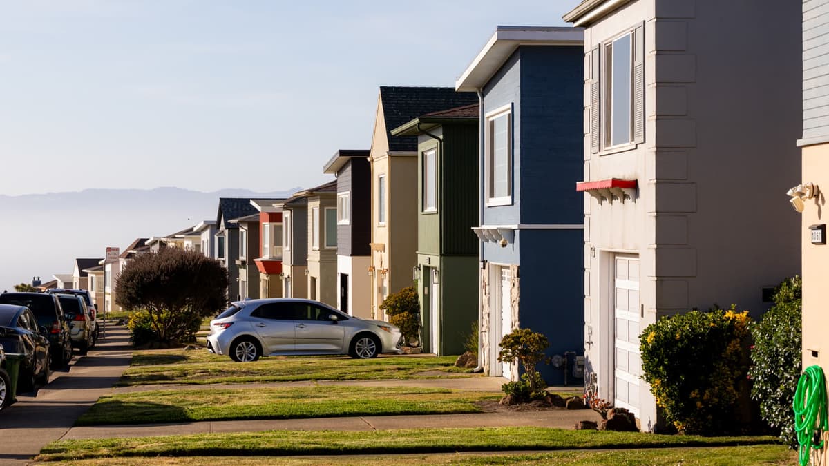 Mortgage rates drop for the first time in 2 months, but demand falls