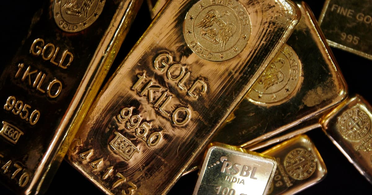 Gold gains as oil slide cools some inflation concerns