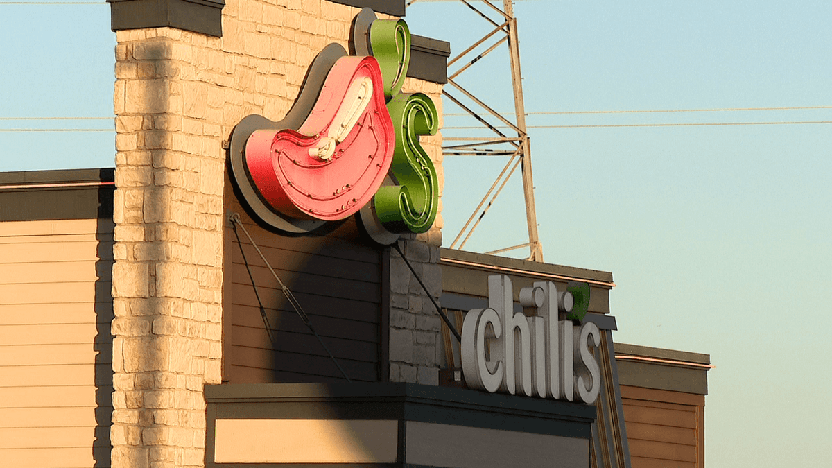 3 customers suffer chemical burns after drinking margaritas at Chili's in North Carolina